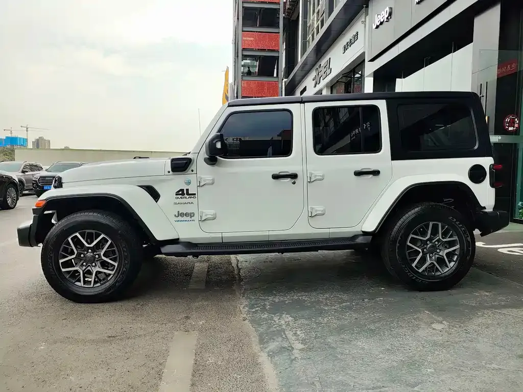Jeep Wrangler PHEV 2023 из CN, фото 10