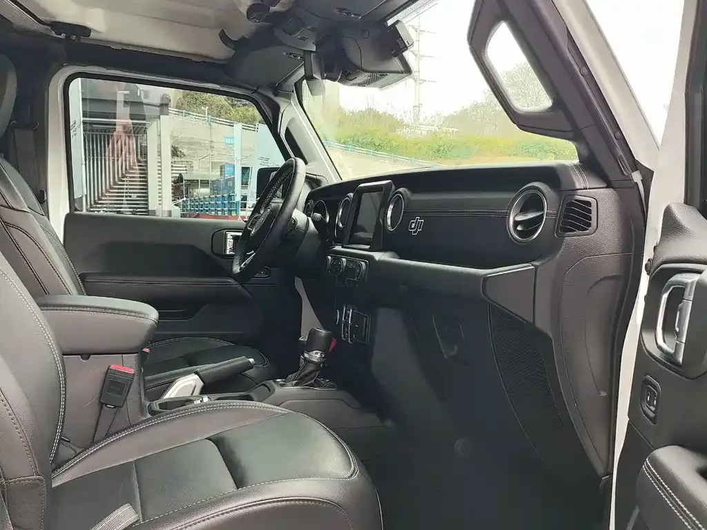 Jeep Wrangler PHEV 2023 из CN, фото 4