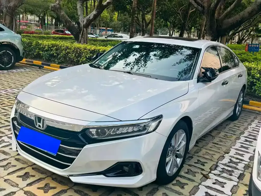 Honda Accord — фото 1