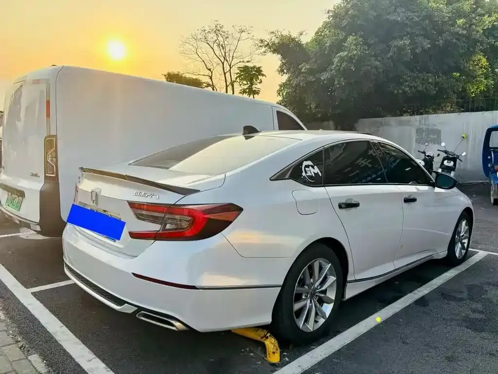Honda Accord — фото 4