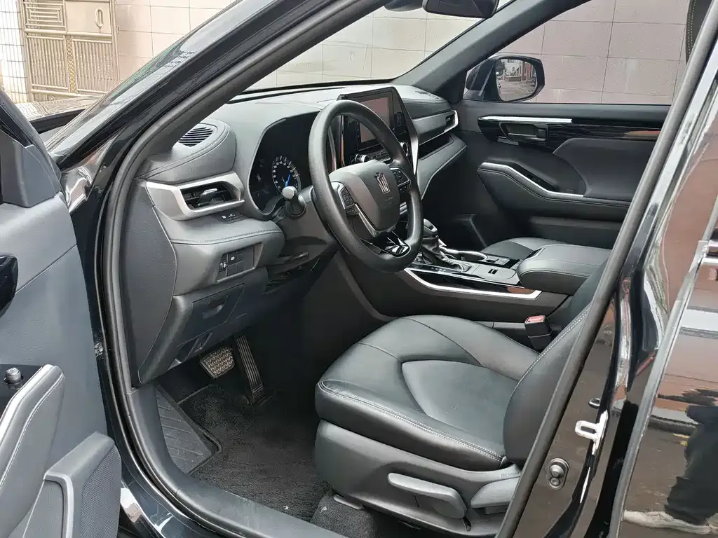 Toyota Crown Kluger 2023 из CN, фото 8