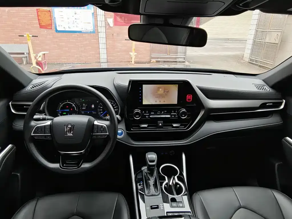 Toyota Crown Kluger 2023 из CN, фото 4