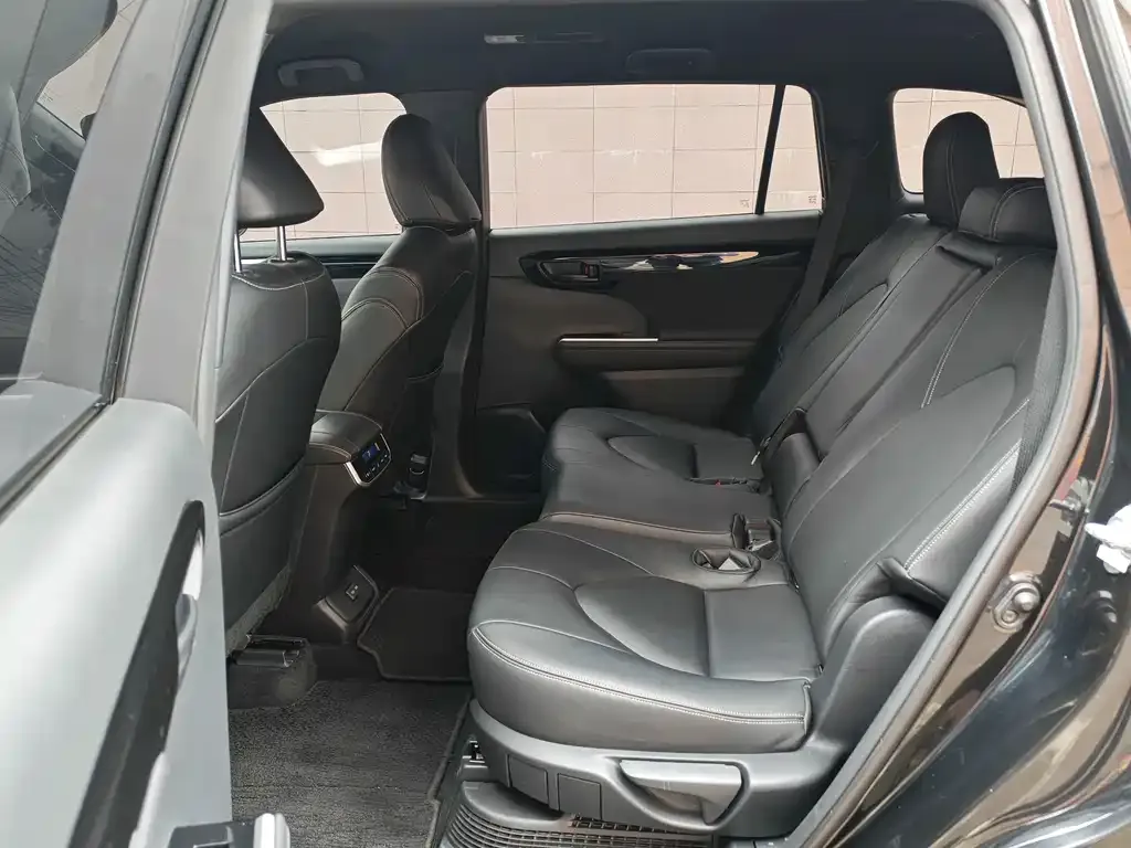 Toyota Crown Kluger 2023 из CN, фото 7
