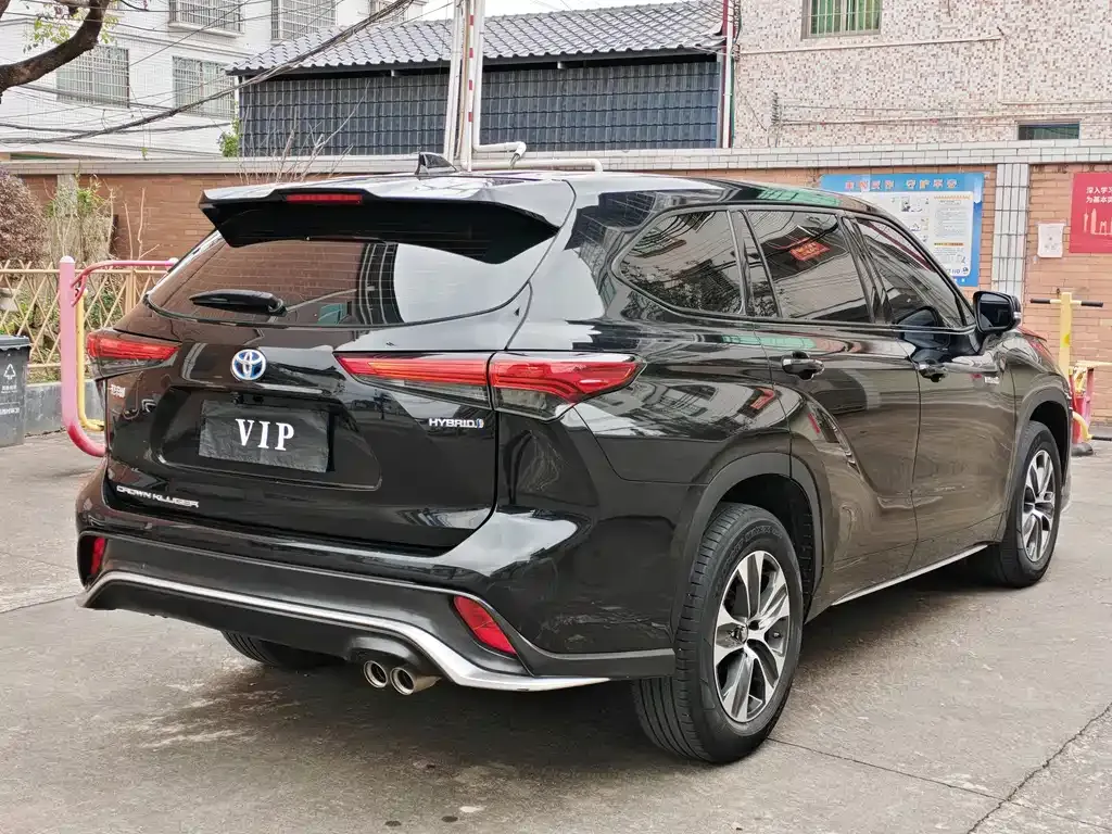 Toyota Crown Kluger 2023 из CN, фото 3
