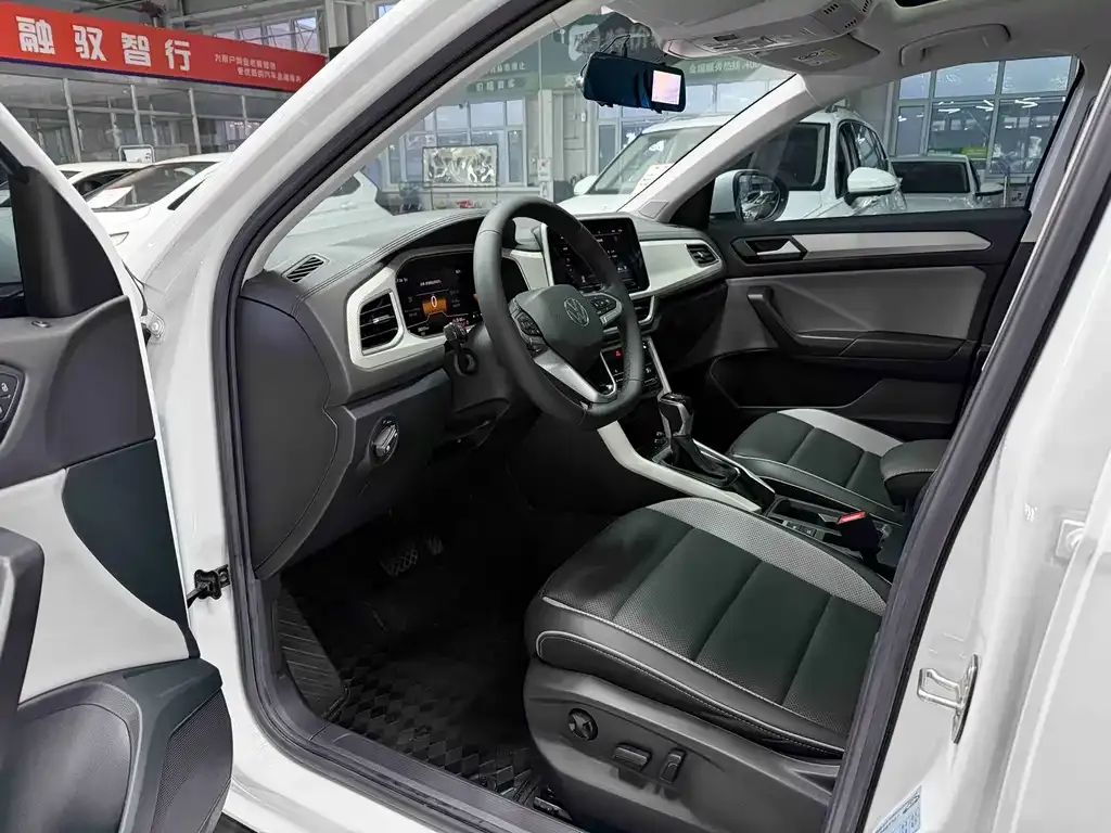 Volkswagen T-Roc 2023 из CN, фото 10
