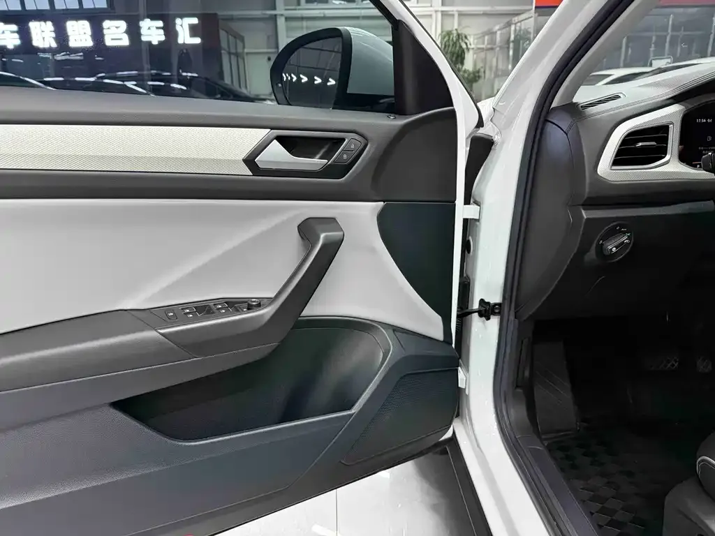 Volkswagen T-Roc 2023 из CN, фото 2