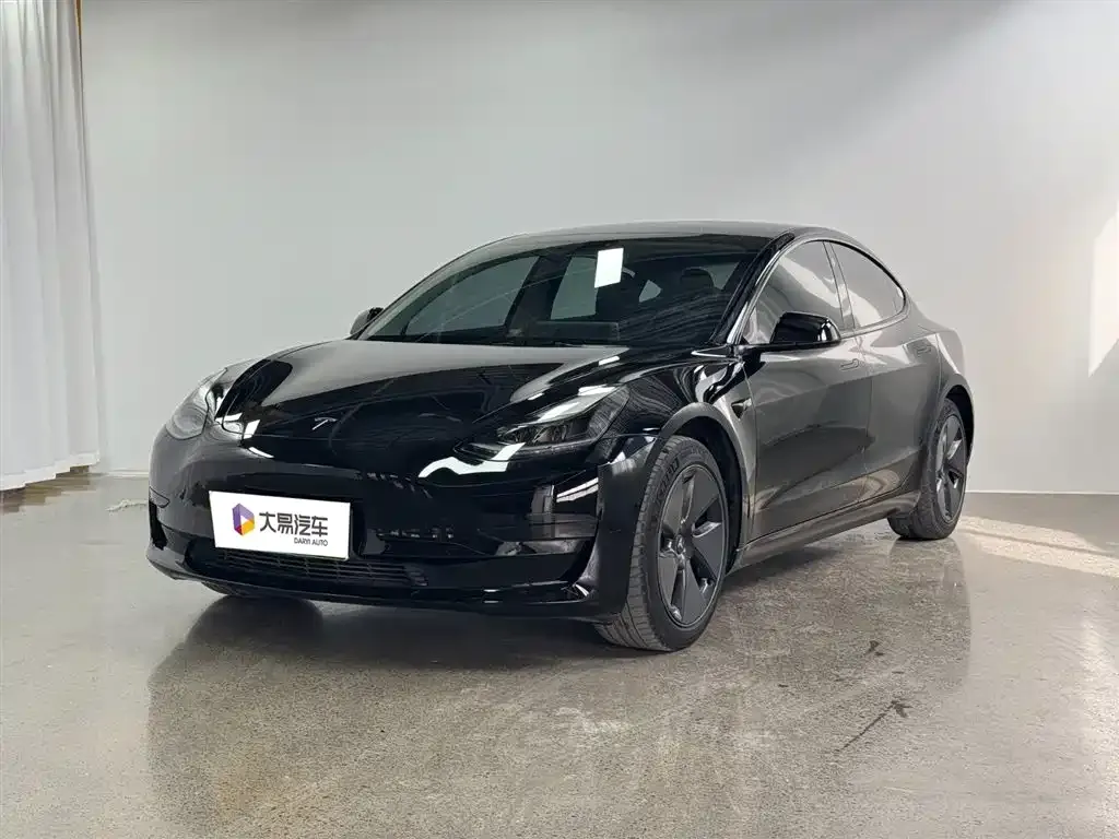 Tesla Model 3 — фото 1