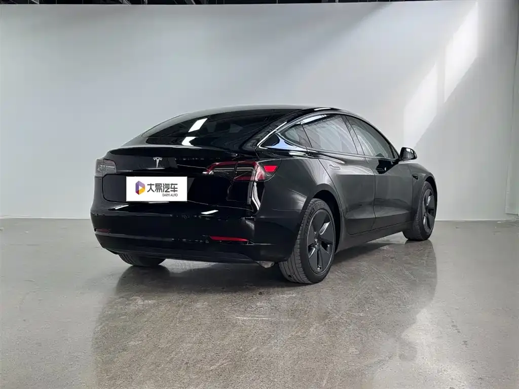 Tesla Model 3 — фото 10
