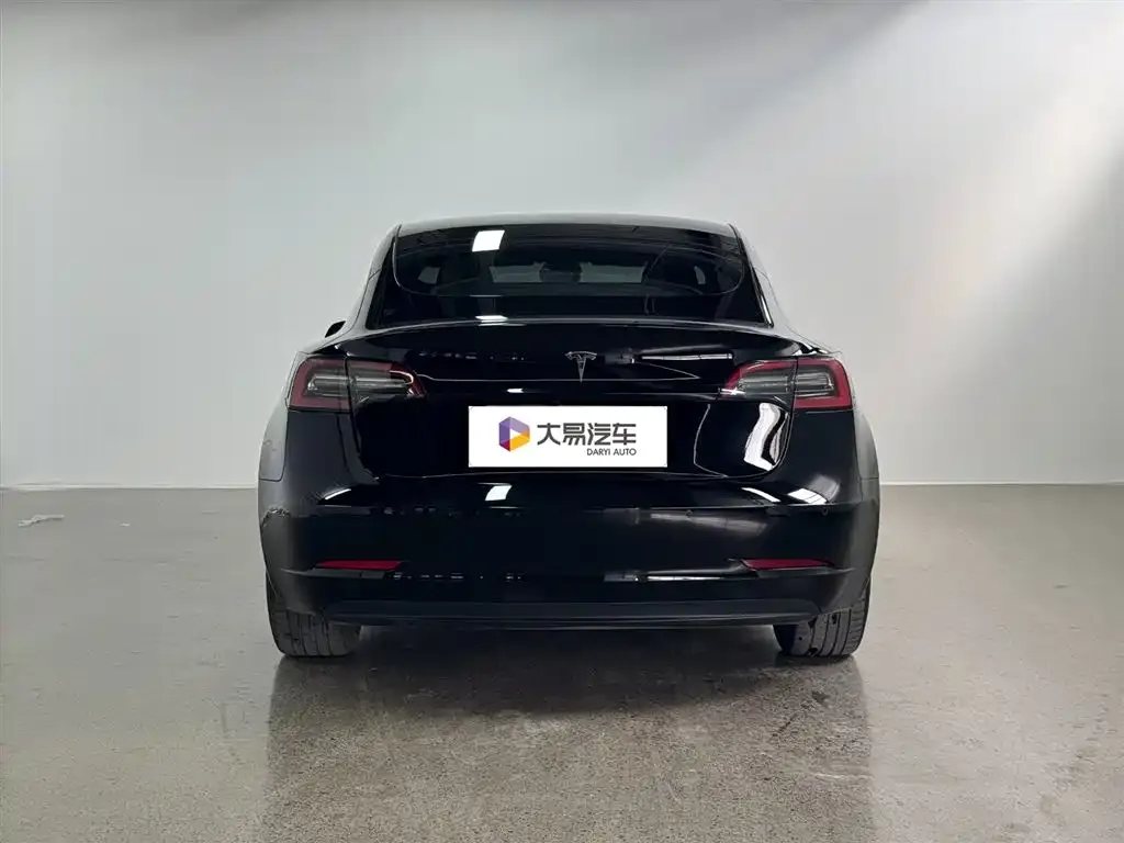 Tesla Model 3 — фото 4