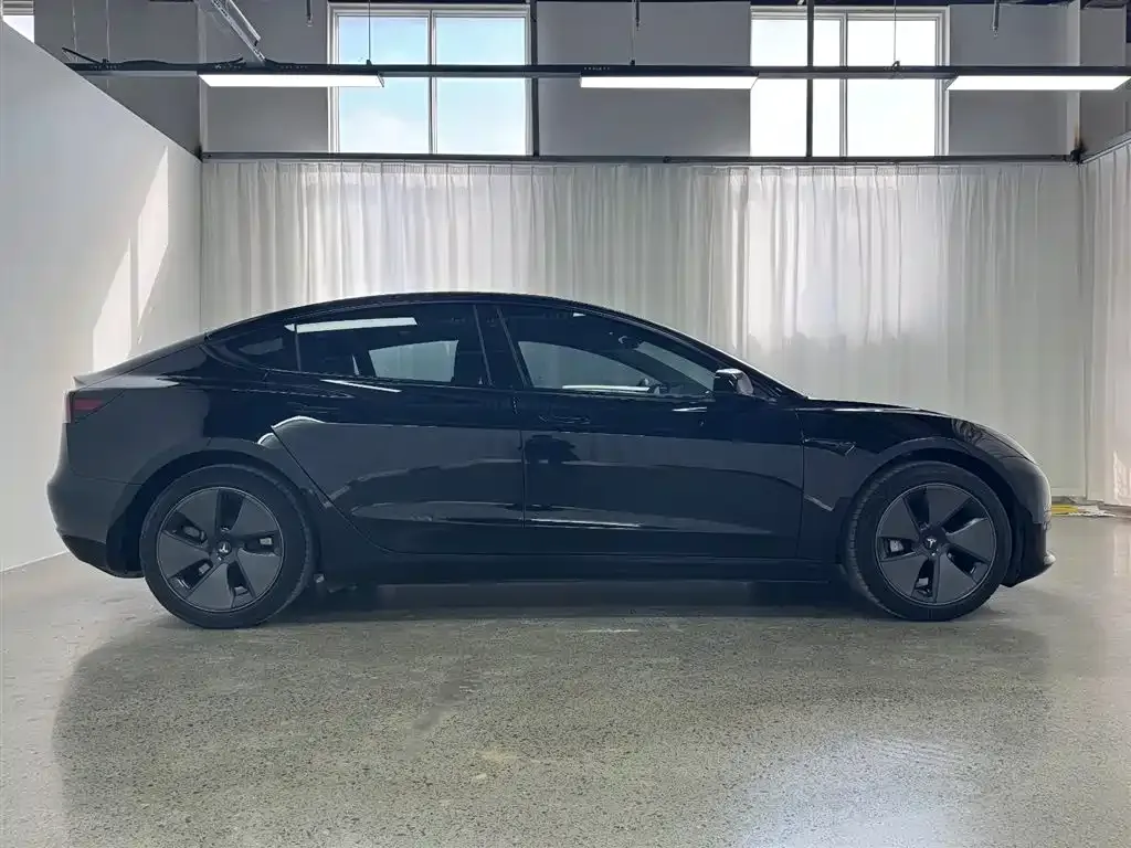 Tesla Model 3 — фото 7