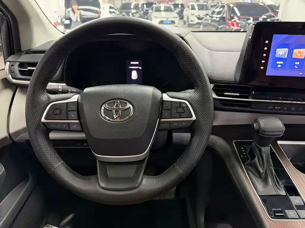 Toyota Sienna — фото 5