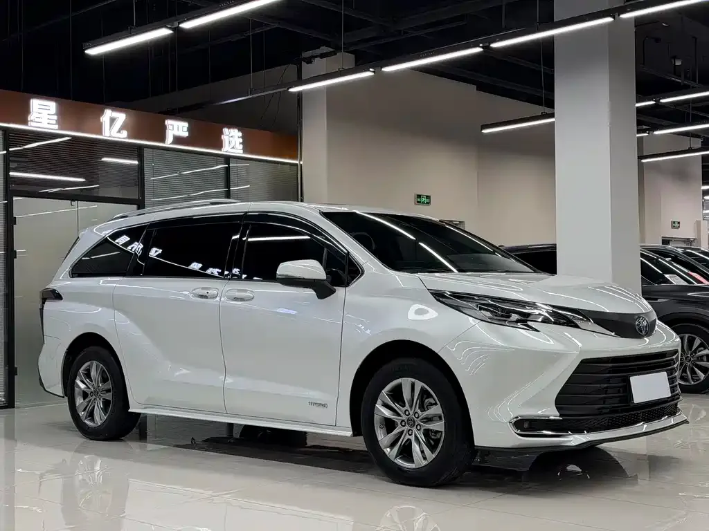 Toyota Sienna — фото 10