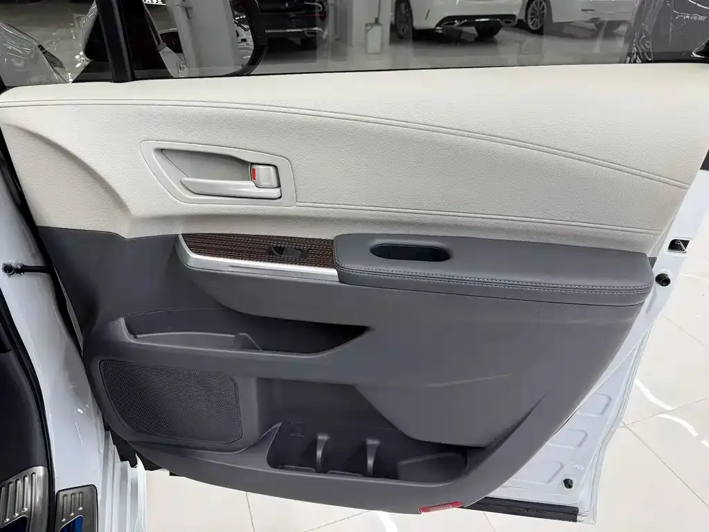 Toyota Sienna — фото 2