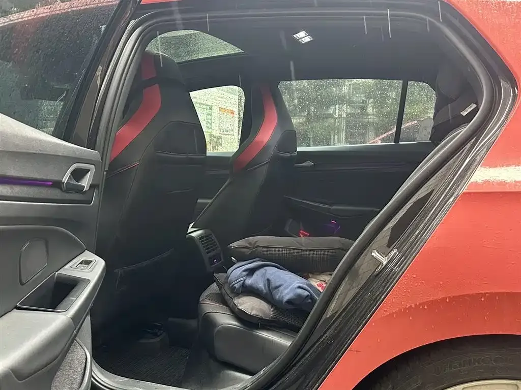 Volkswagen Golf GTI 2023 из CN, фото 2