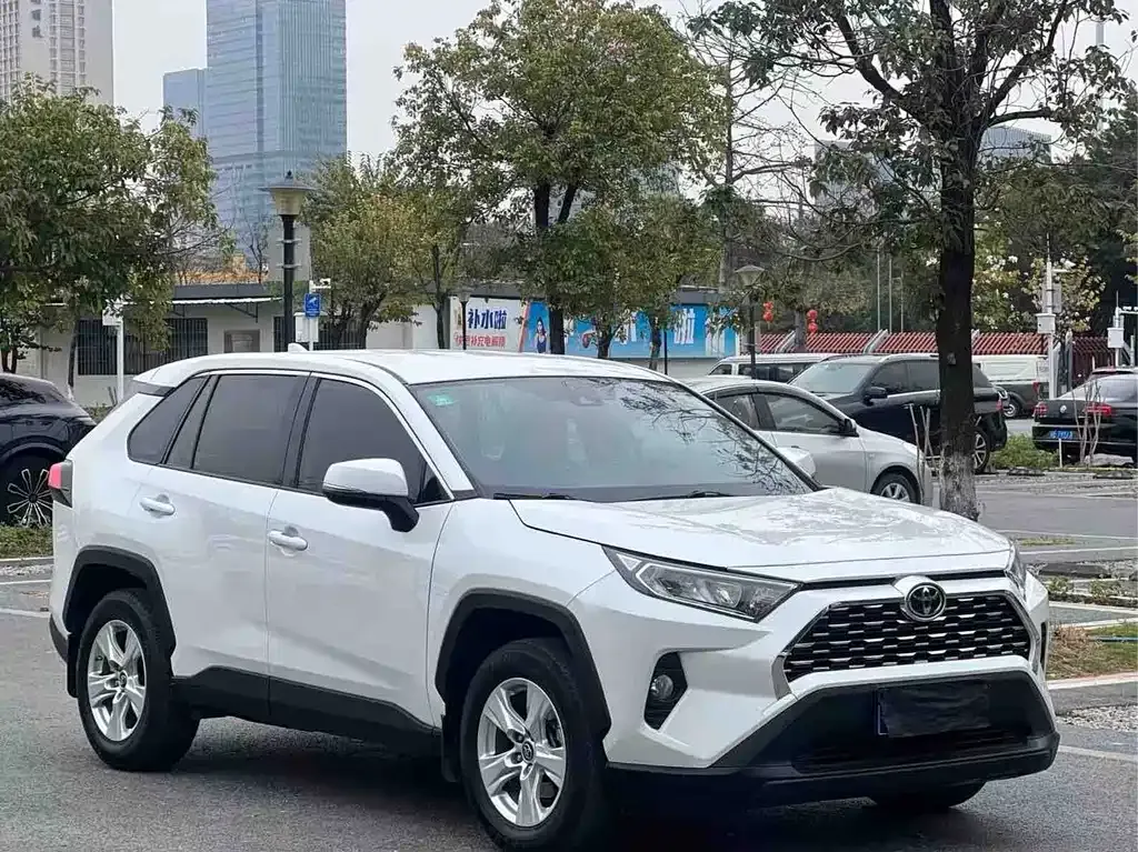 Toyota RAV4 2022 из CN, фото 1