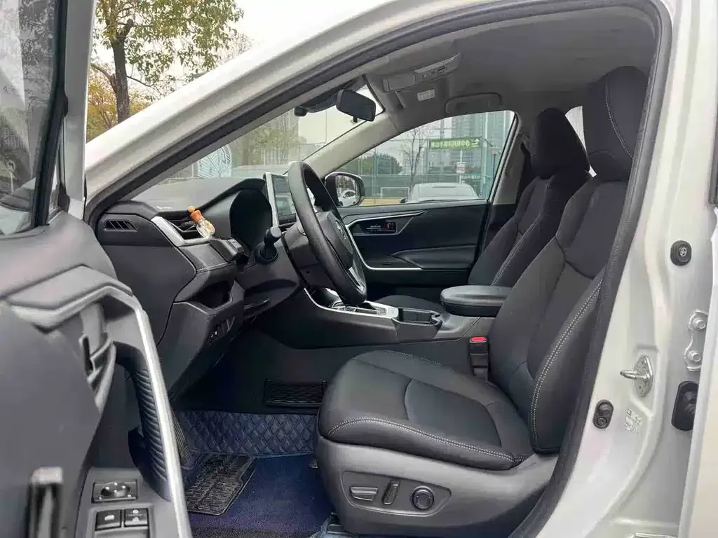Toyota RAV4 2022 из CN, фото 2