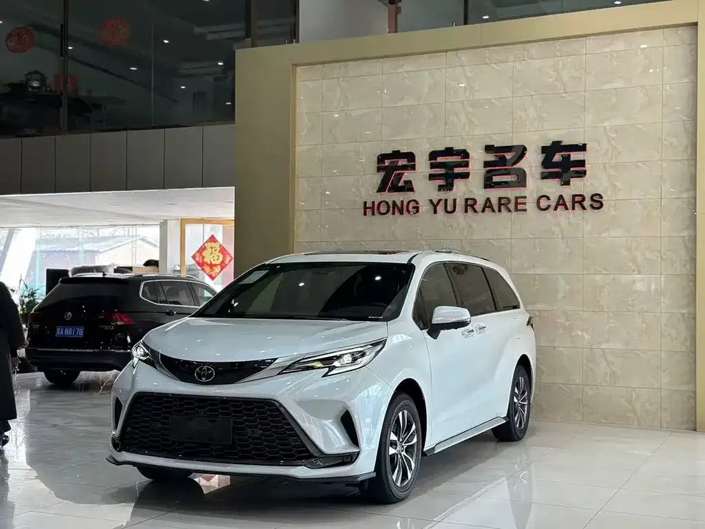Toyota Granvia — фото 1