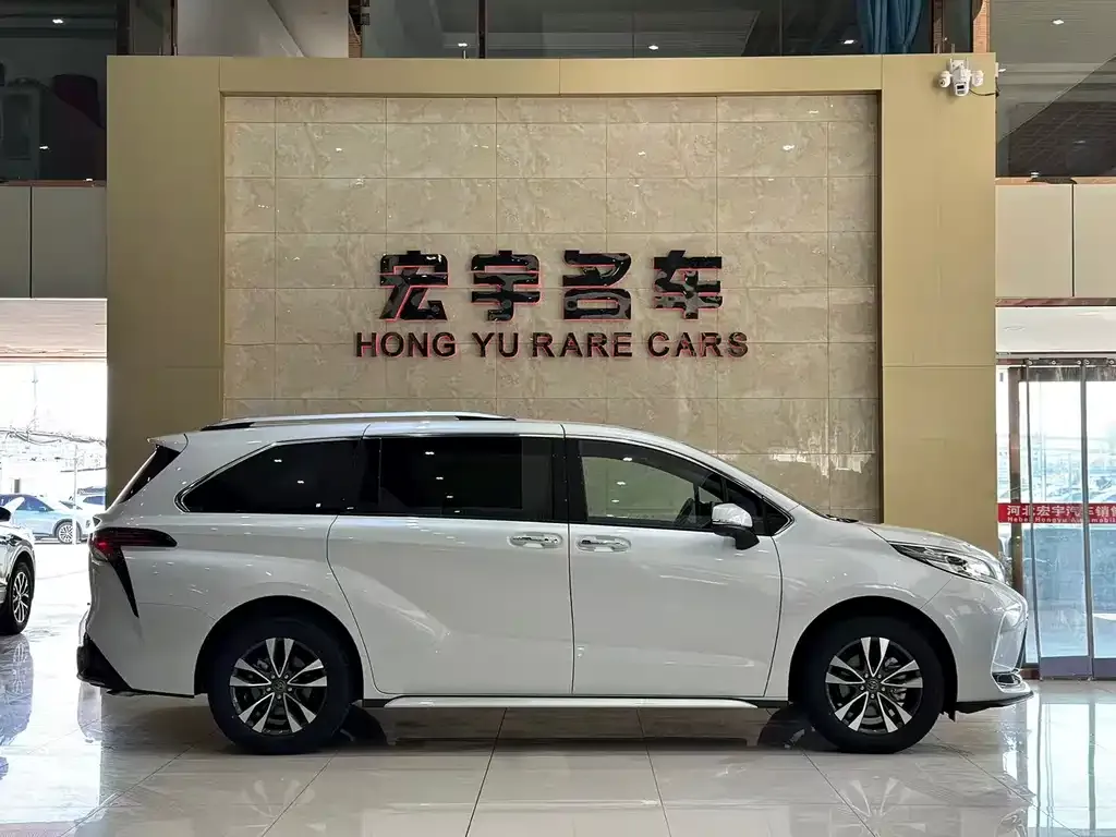 Toyota Granvia — фото 7
