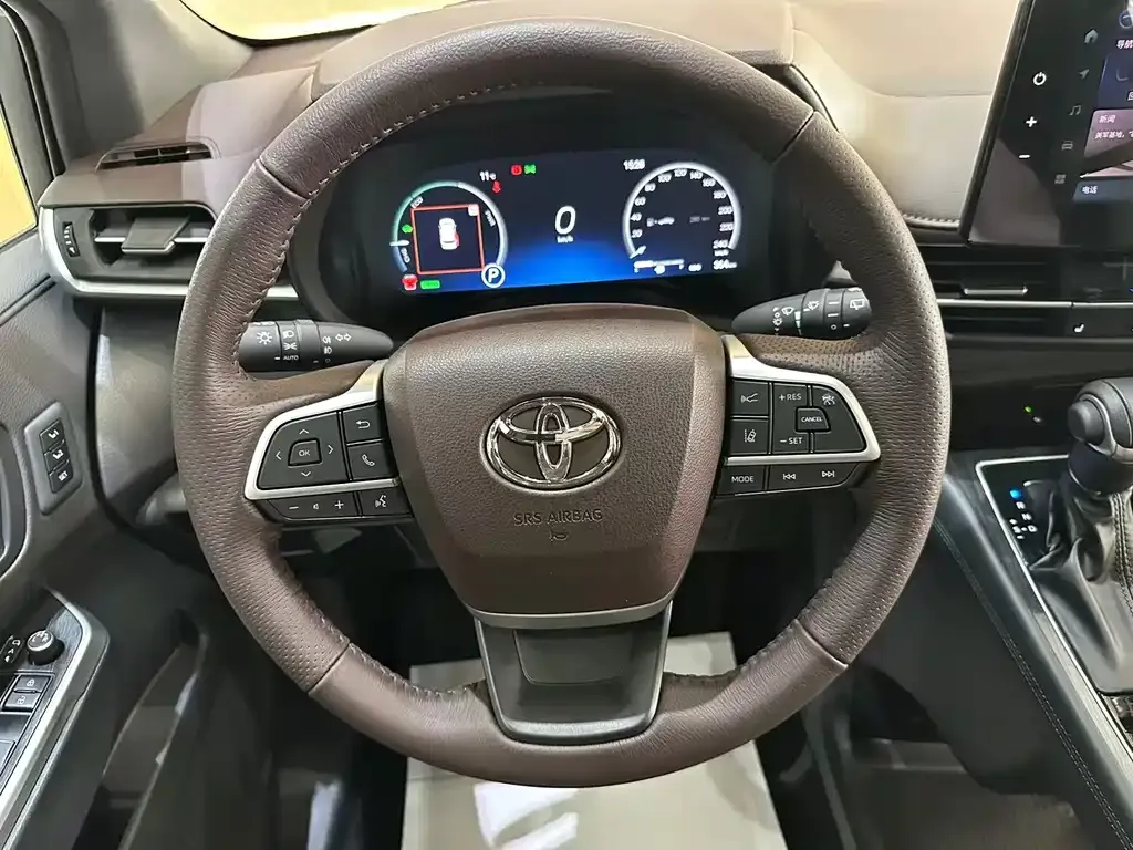 Toyota Granvia — фото 8