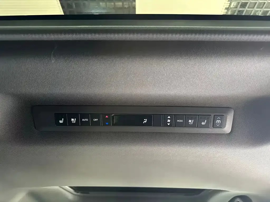 Toyota Granvia — фото 4