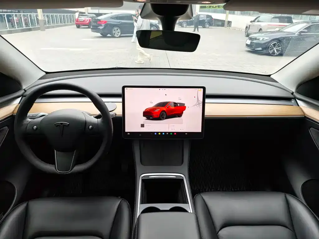 Tesla Model Y — фото 5