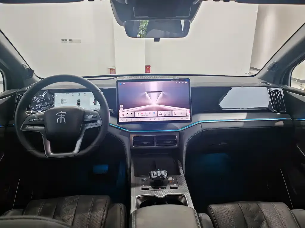 BYD L DM-i — фото 4