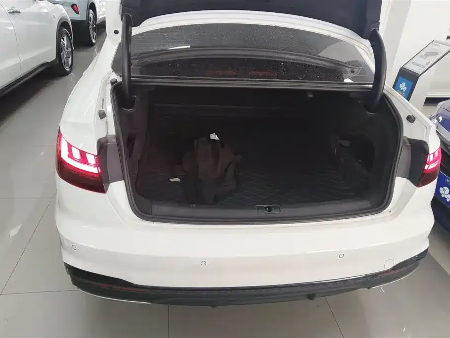 Audi A4L 2024 из CN, фото 4