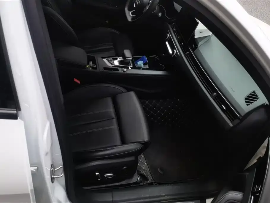 Audi A4L 2024 из CN, фото 5