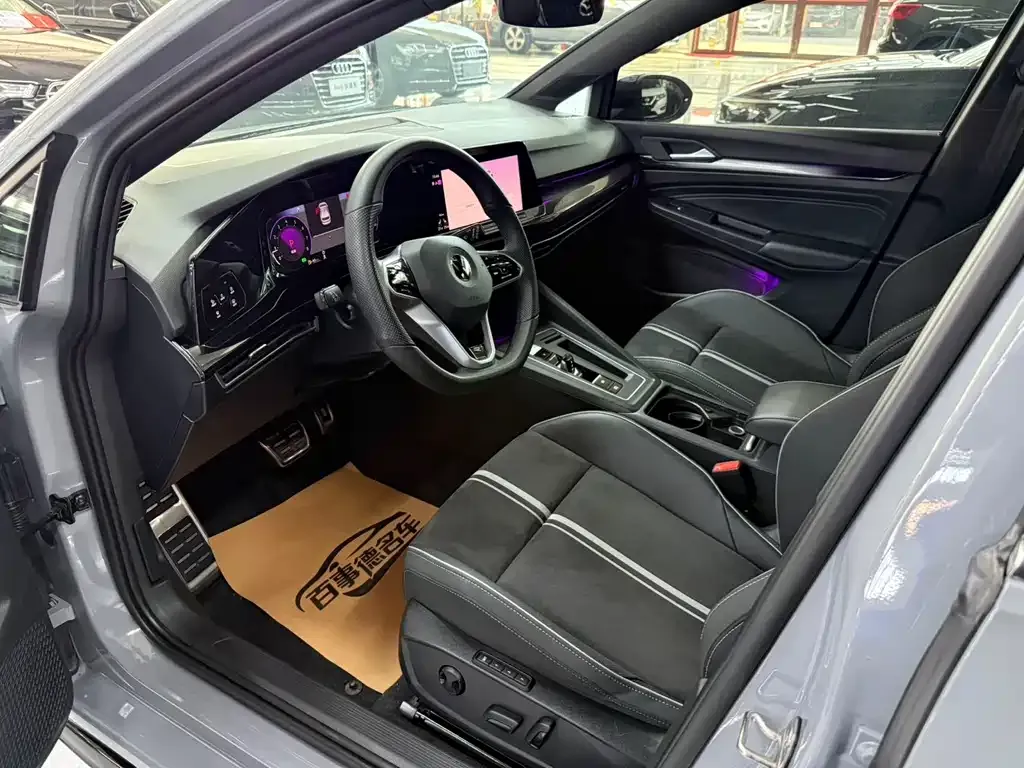 Volkswagen Golf 2023 из CN, фото 3