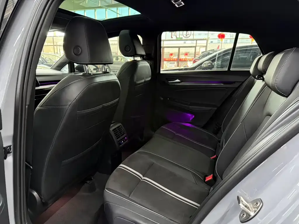 Volkswagen Golf 2023 из CN, фото 6