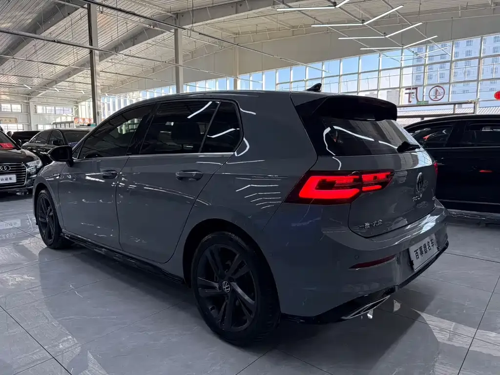 Volkswagen Golf 2023 из CN, фото 10