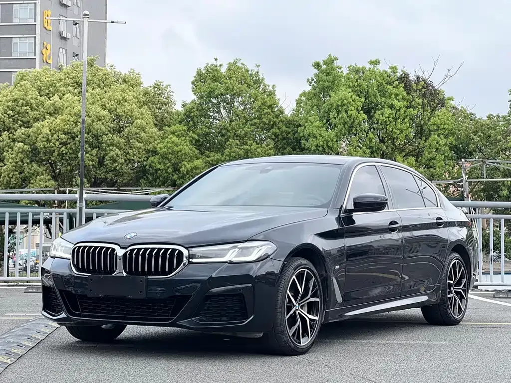 BMW 5 Series — фото 1