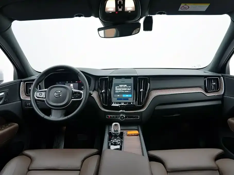 Volvo XC60 — фото 9