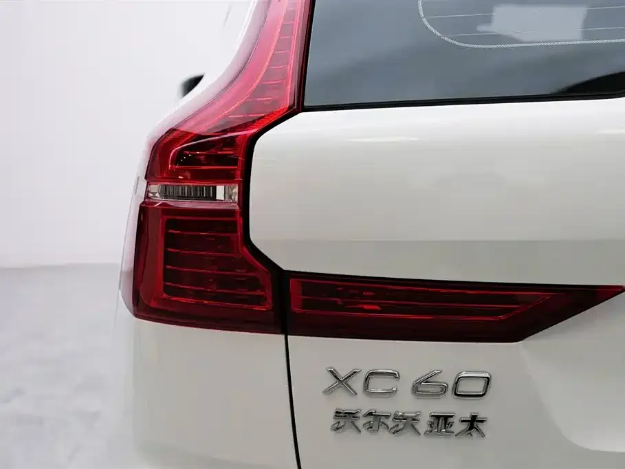 Volvo XC60 — фото 3