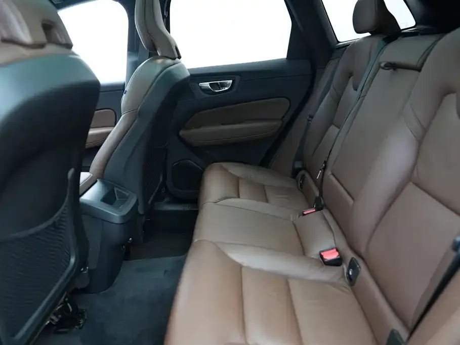 Volvo XC60 — фото 2