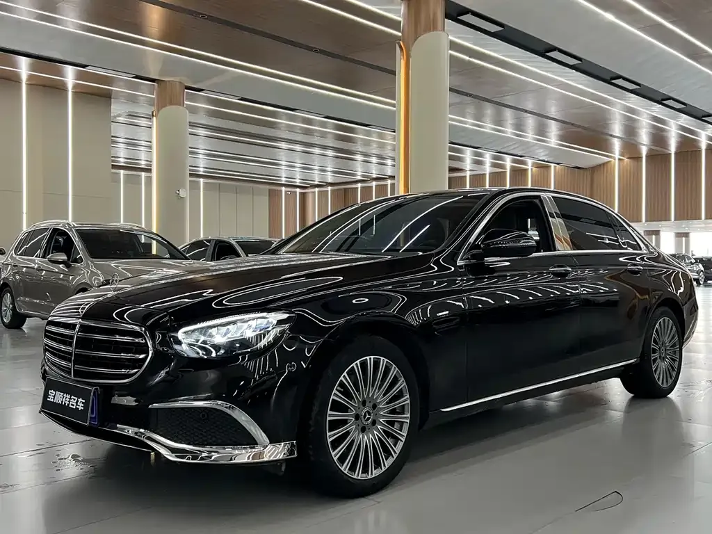 Mercedes-Benz E-Class — фото 1