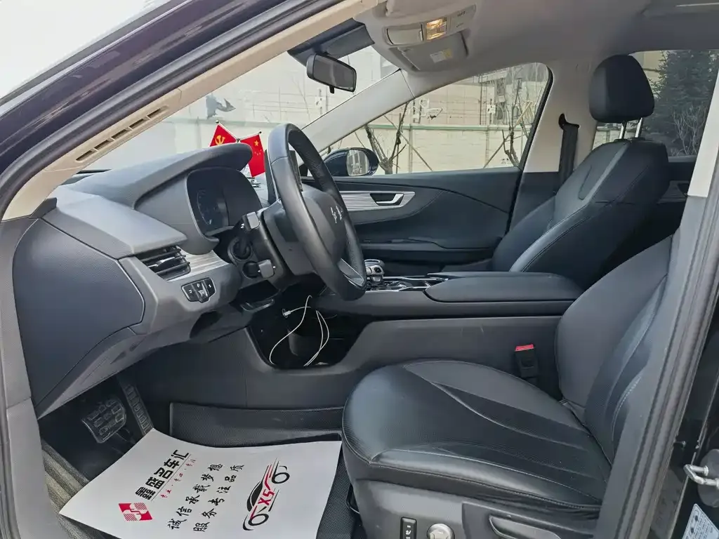 Hongqi E-QM5 — фото 3