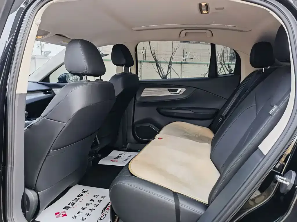 Hongqi E-QM5 — фото 10