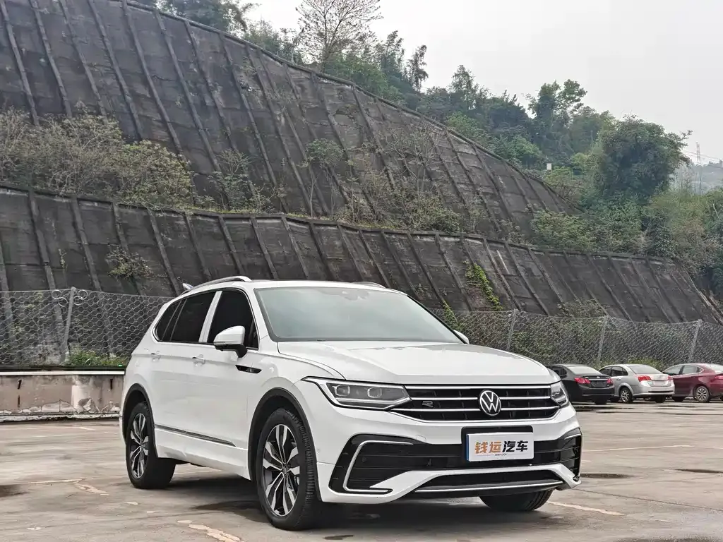 Volkswagen Tiguan L — фото 4