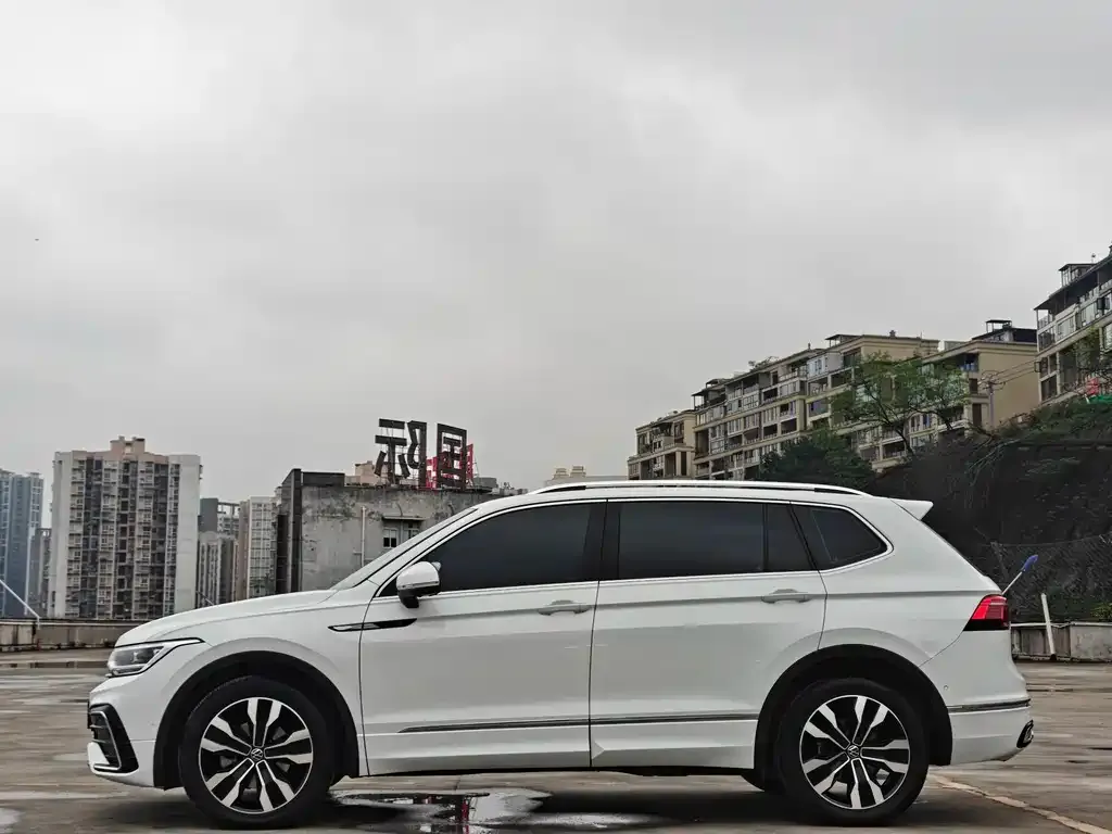Volkswagen Tiguan L — фото 6