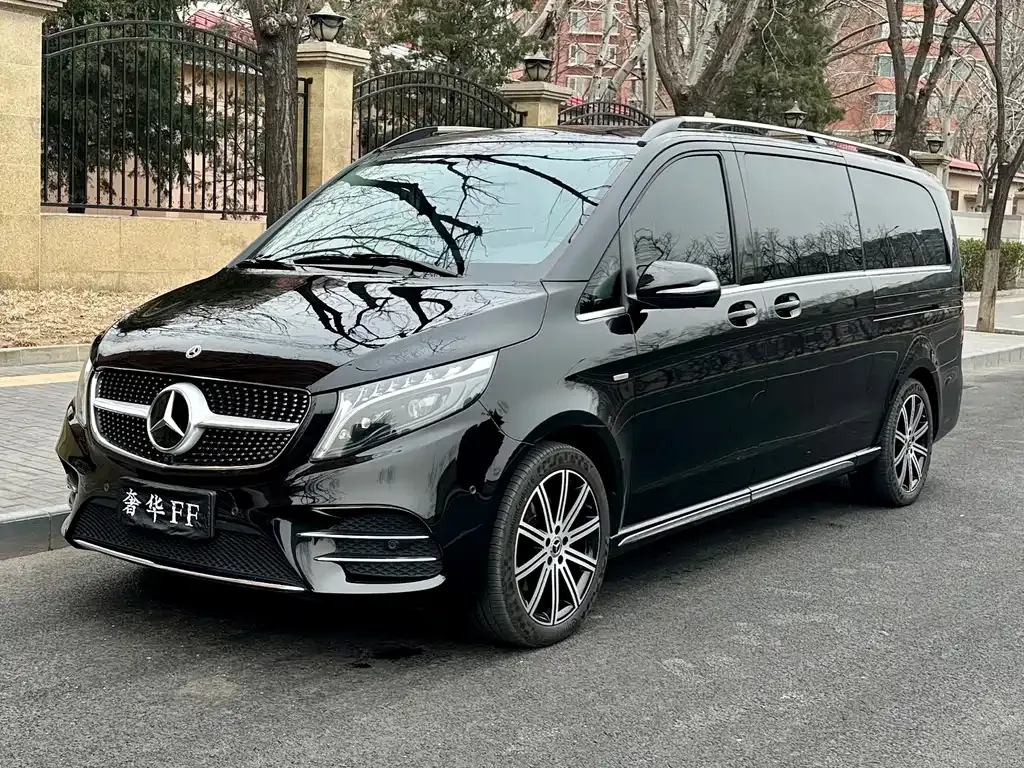 Mercedes-Benz V-Class — фото 1