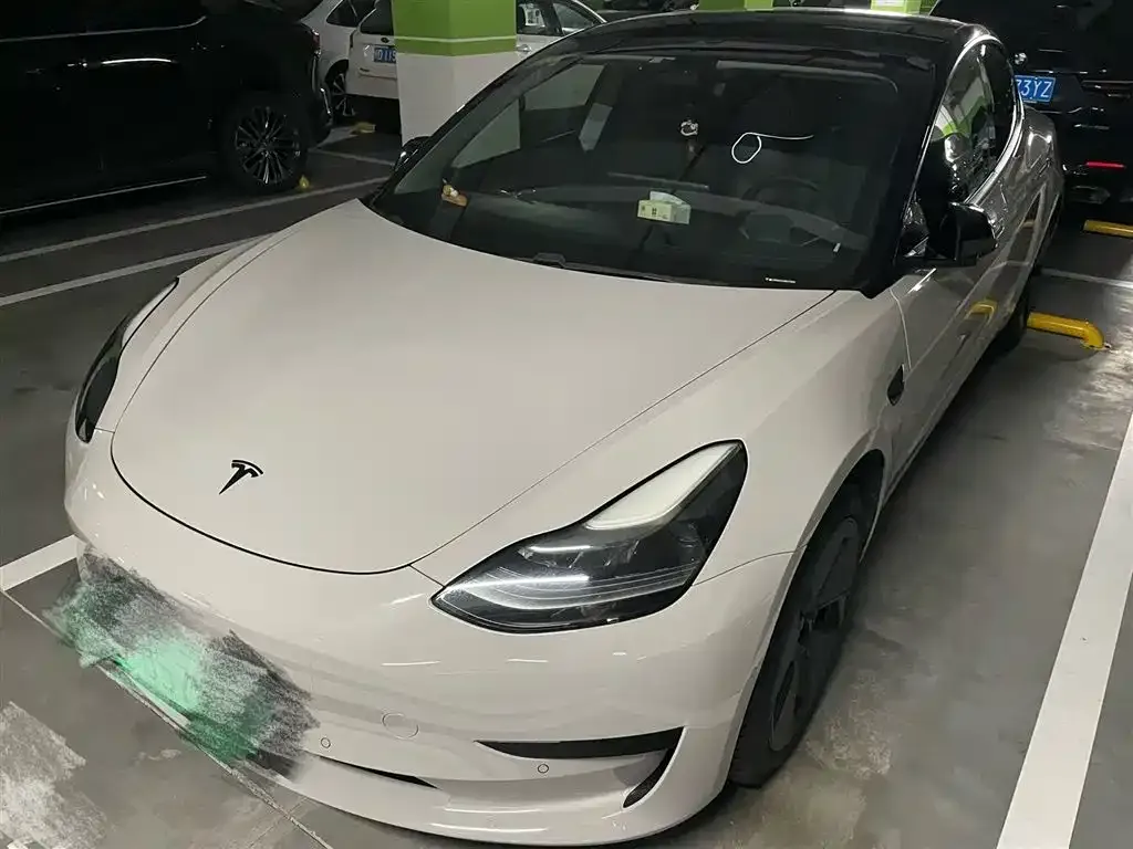 Tesla Model 3 — фото 1