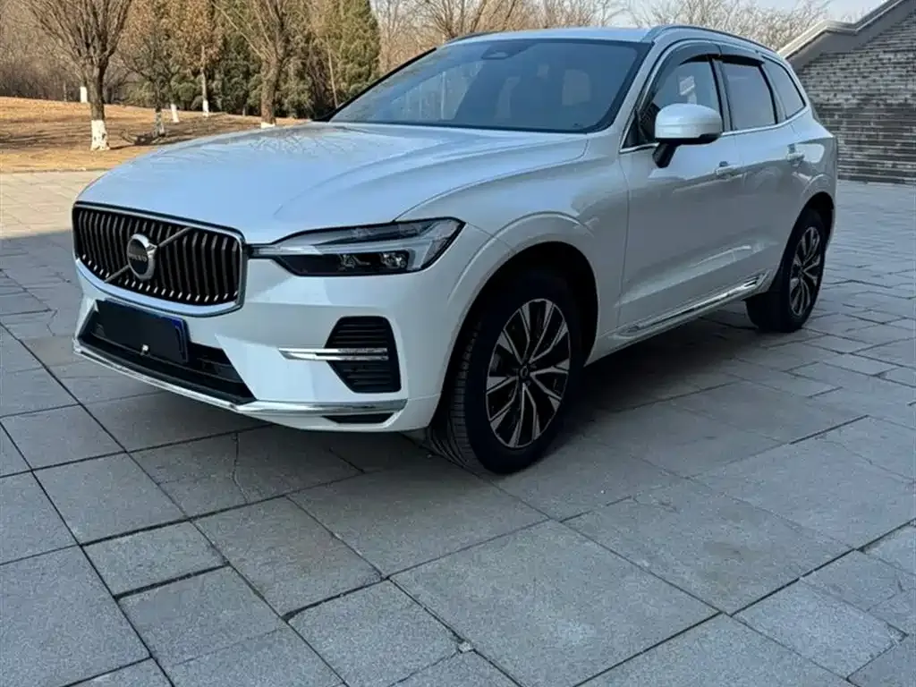 Volvo XC60 — фото 1