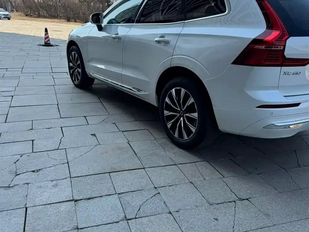 Volvo XC60 — фото 4