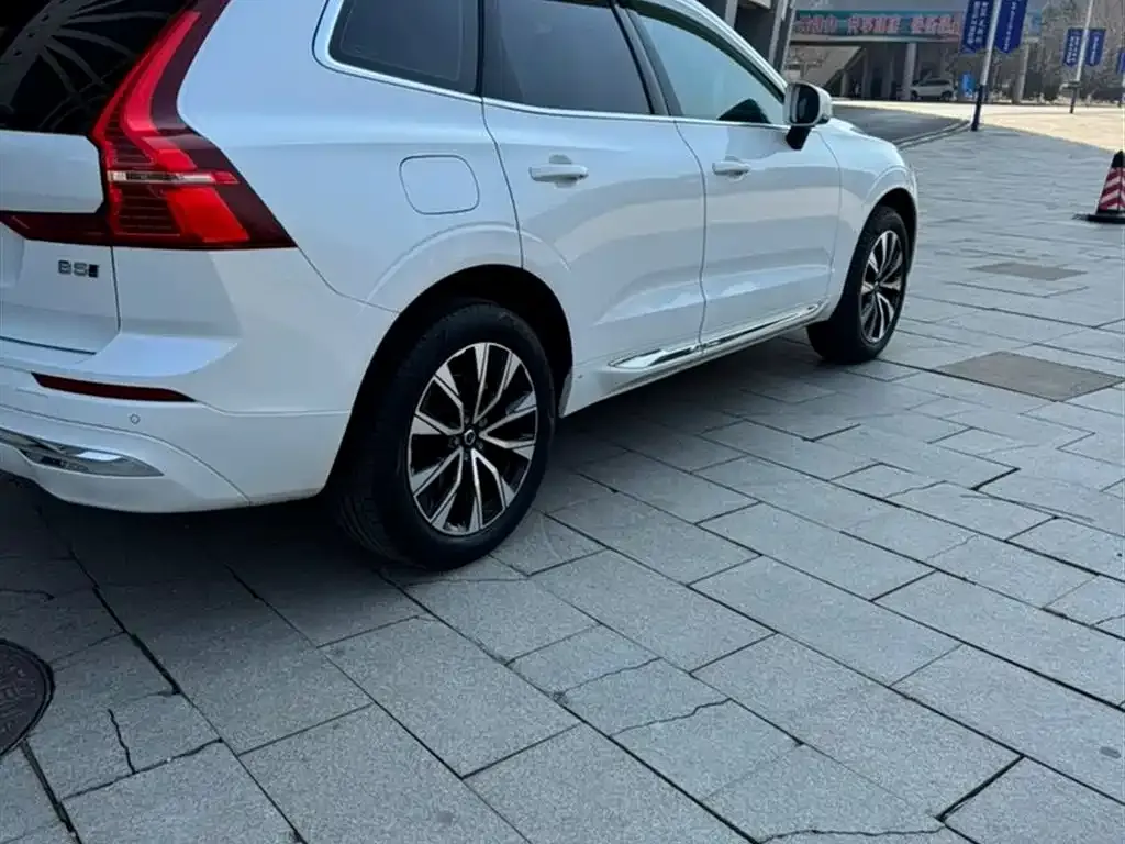 Volvo XC60 — фото 7