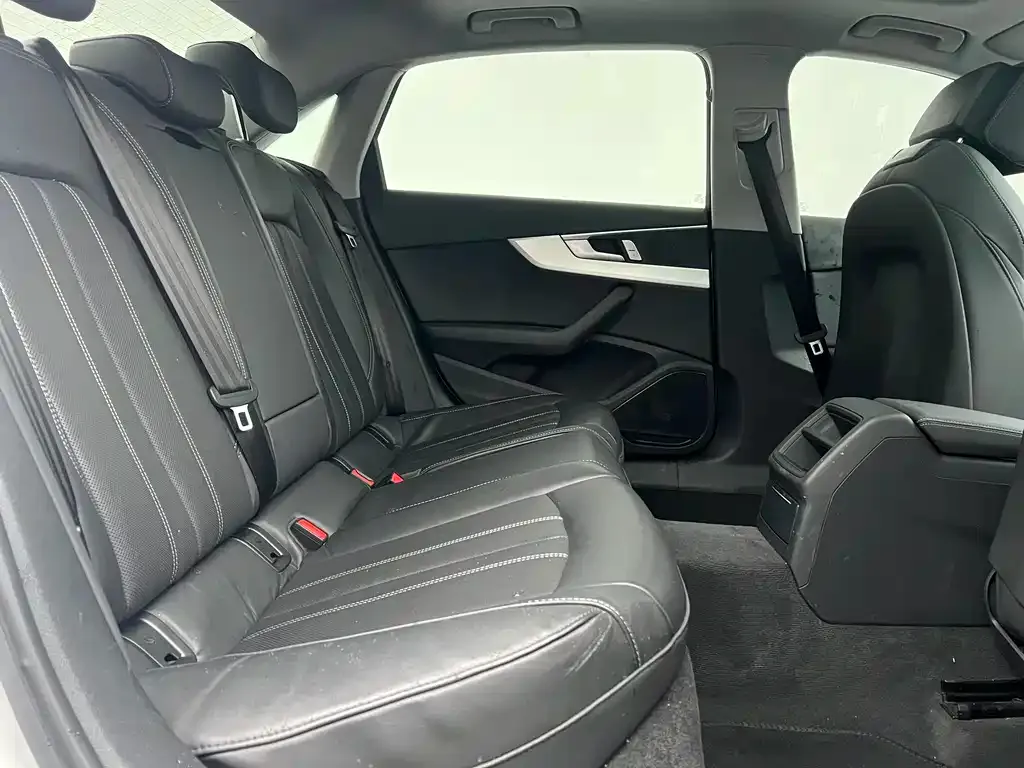 Audi A4L 2024 из CN, фото 7