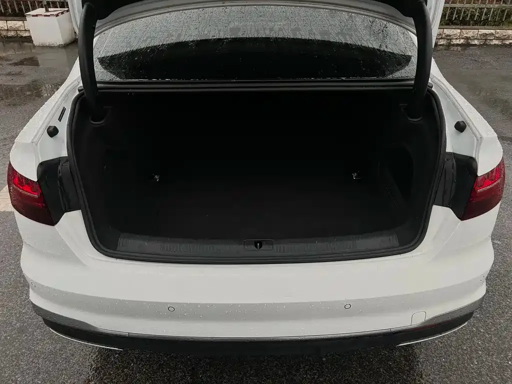 Audi A4L 2024 из CN, фото 5