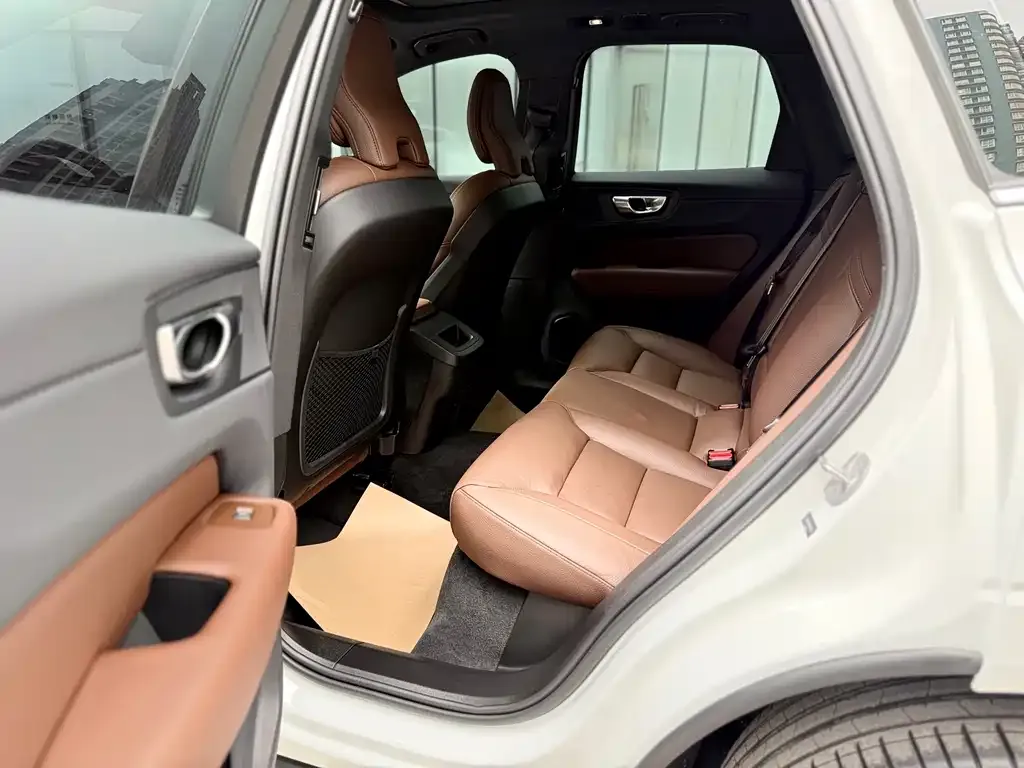 Volvo XC60 2024 из CN, фото 4