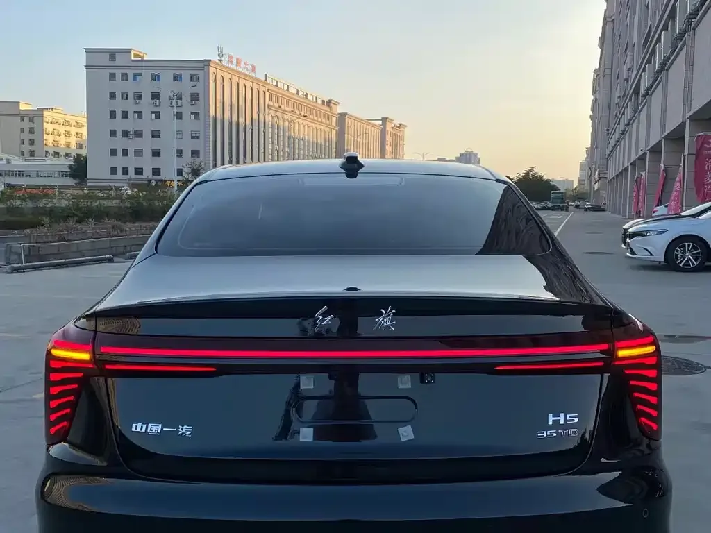 Hongqi H5 — фото 2