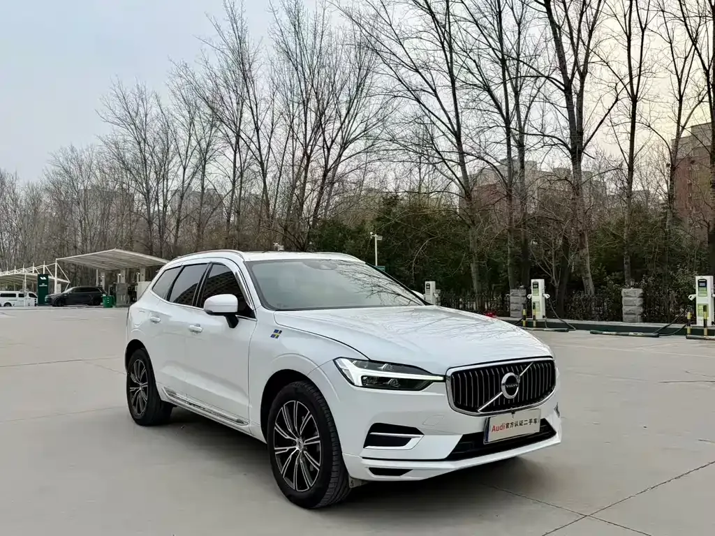 Volvo XC60 — фото 9